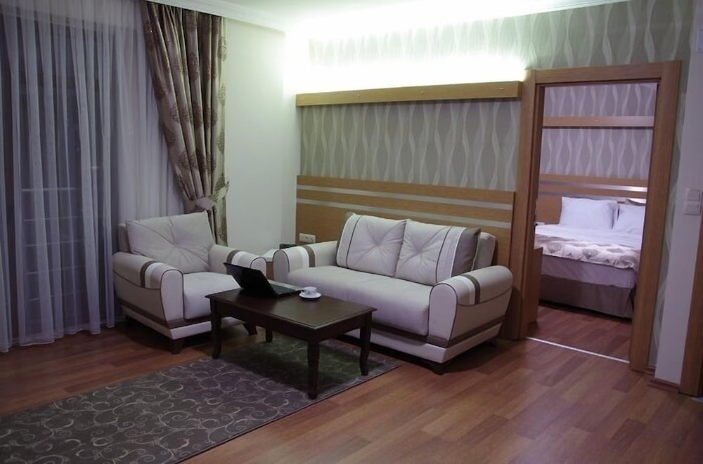 GEVHER HOTEL 10/19