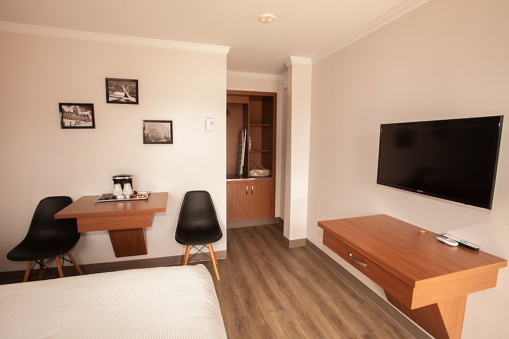 Motel Newstar Laval 25/38