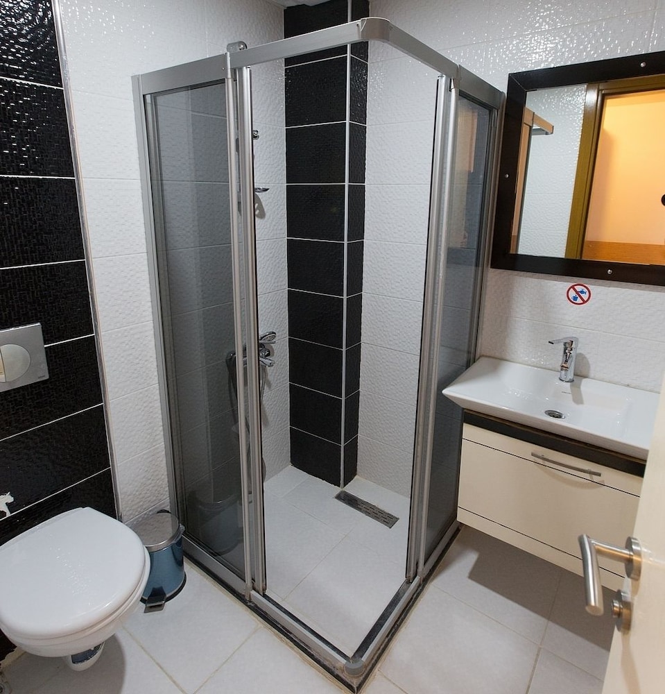 Ozbay Hotel 49/50