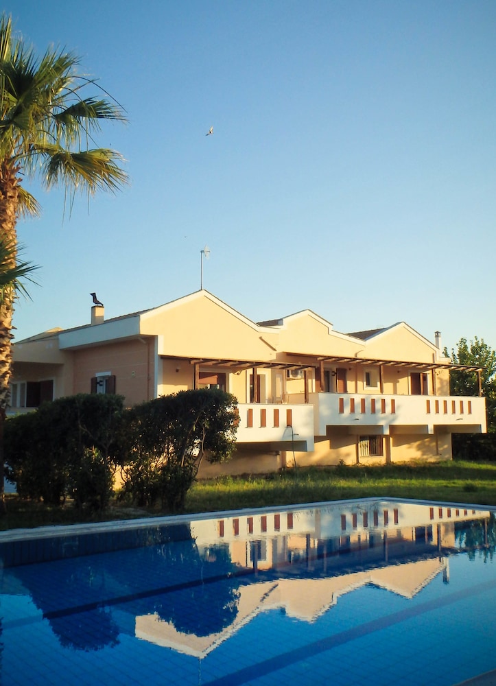 Leone Luxury Villas 1/50