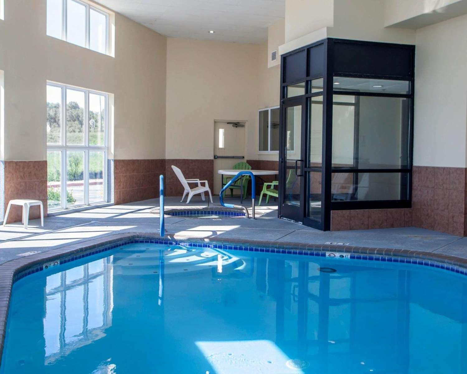 Comfort Inn and Suites Harrisonville 21/48