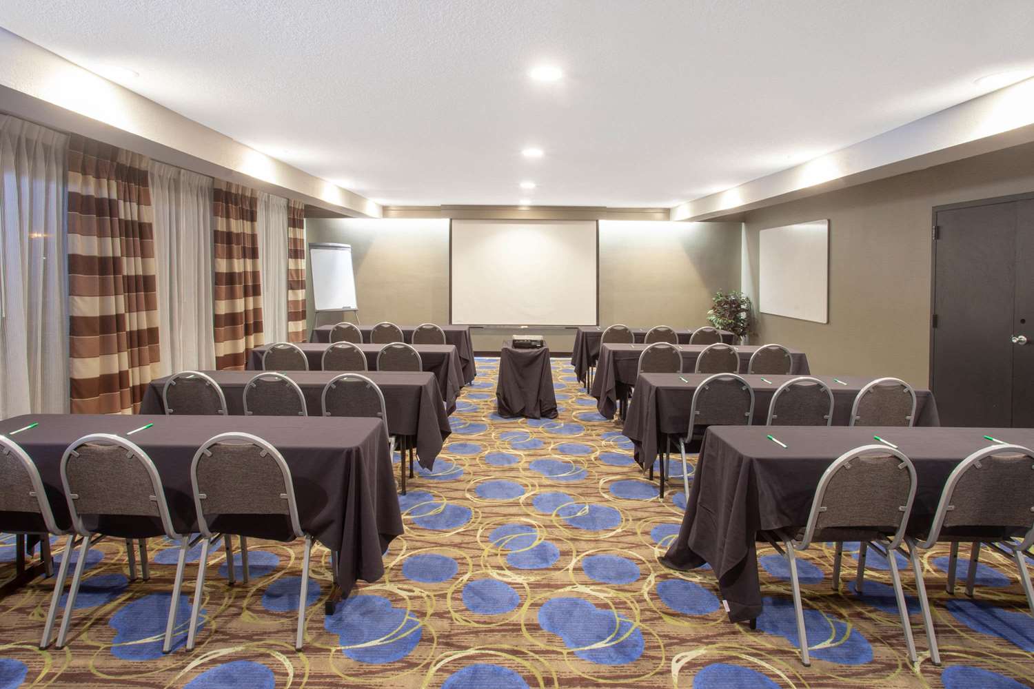 Wyndham Garden Fort Wayne 24/32
