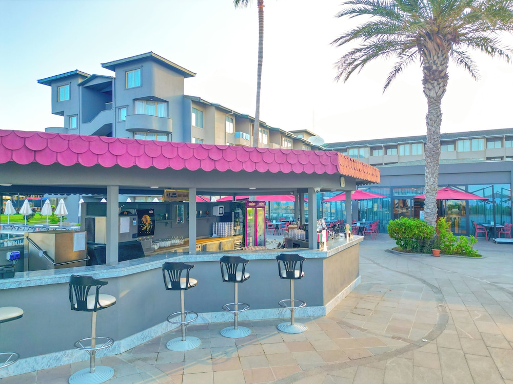 Senza Sunset Beach Hotel 6/87