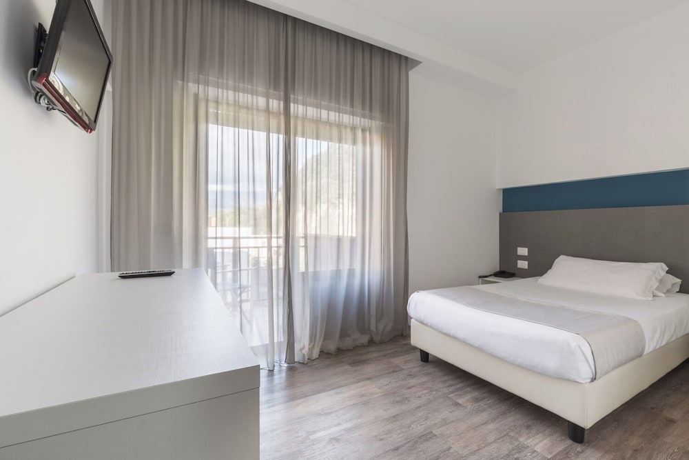 Hotel Serapo 8/58