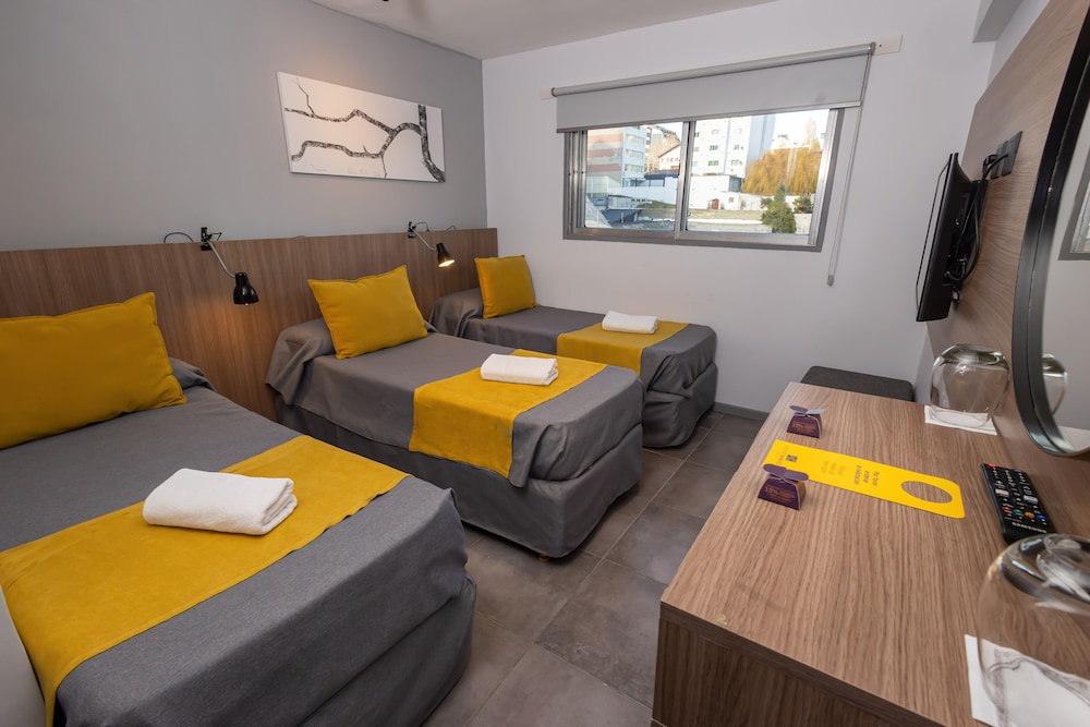 ROOM, TRIPLE