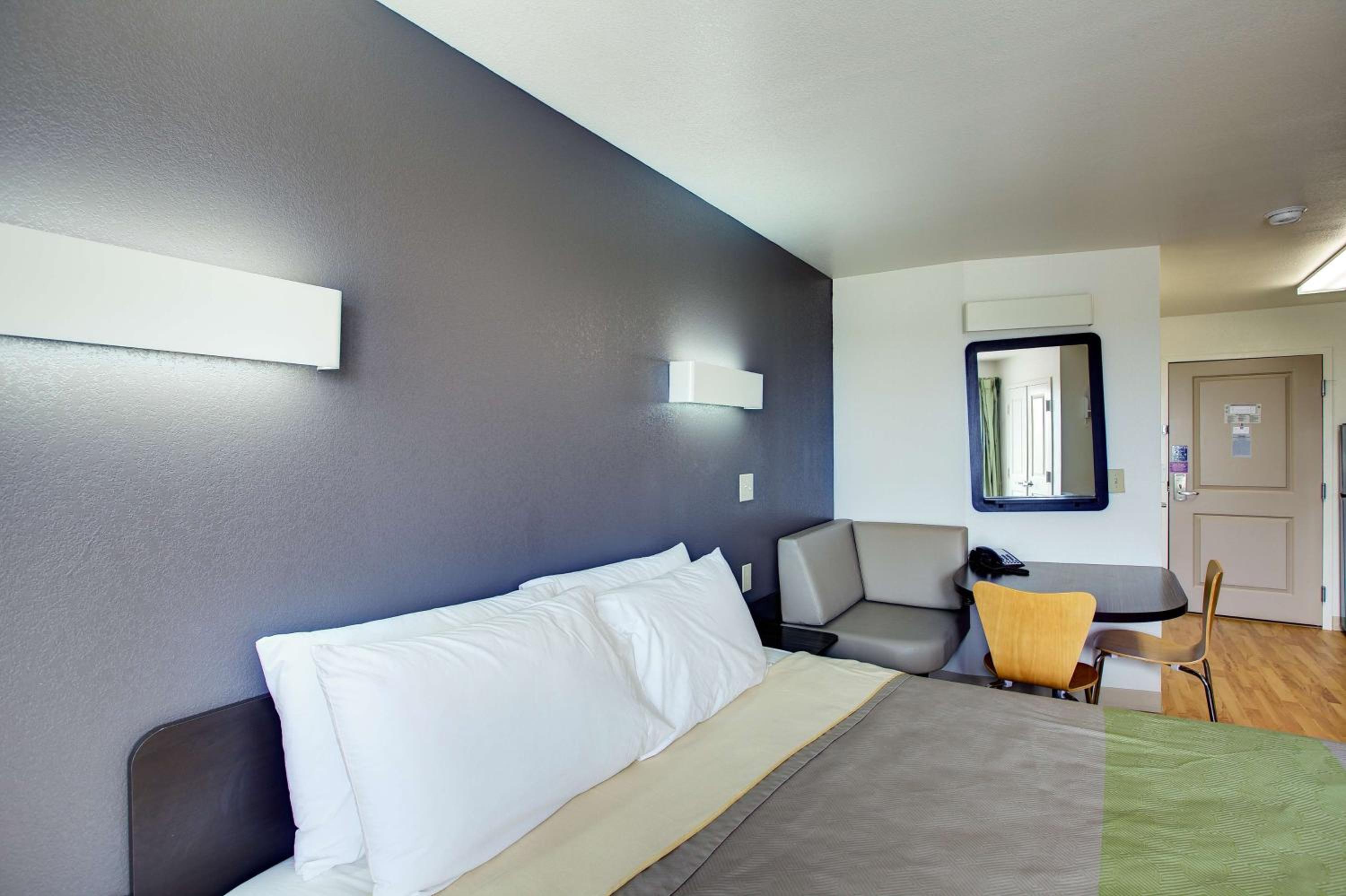 1 King Bed Mobility Accessible Ri Shower Nsmk