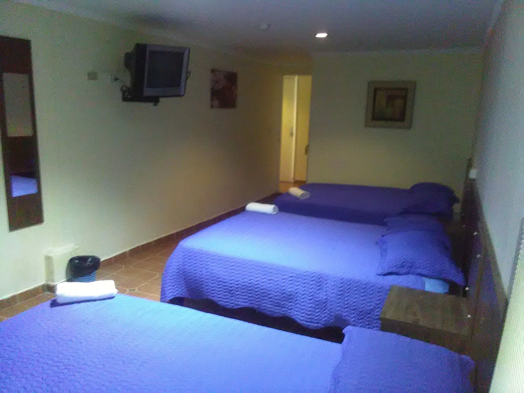 ROOM, TRIPLE
