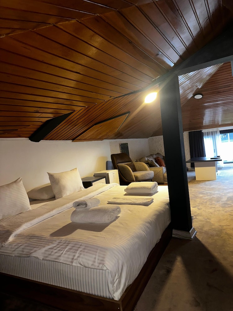 1 BEDROOM, DELUXE, SEA VIEW, SMOKING