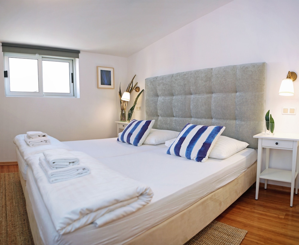 HOTEL DELFIN 30/69
