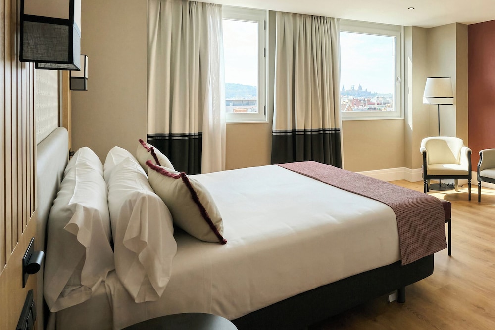 DELUXE, DOUBLE BED