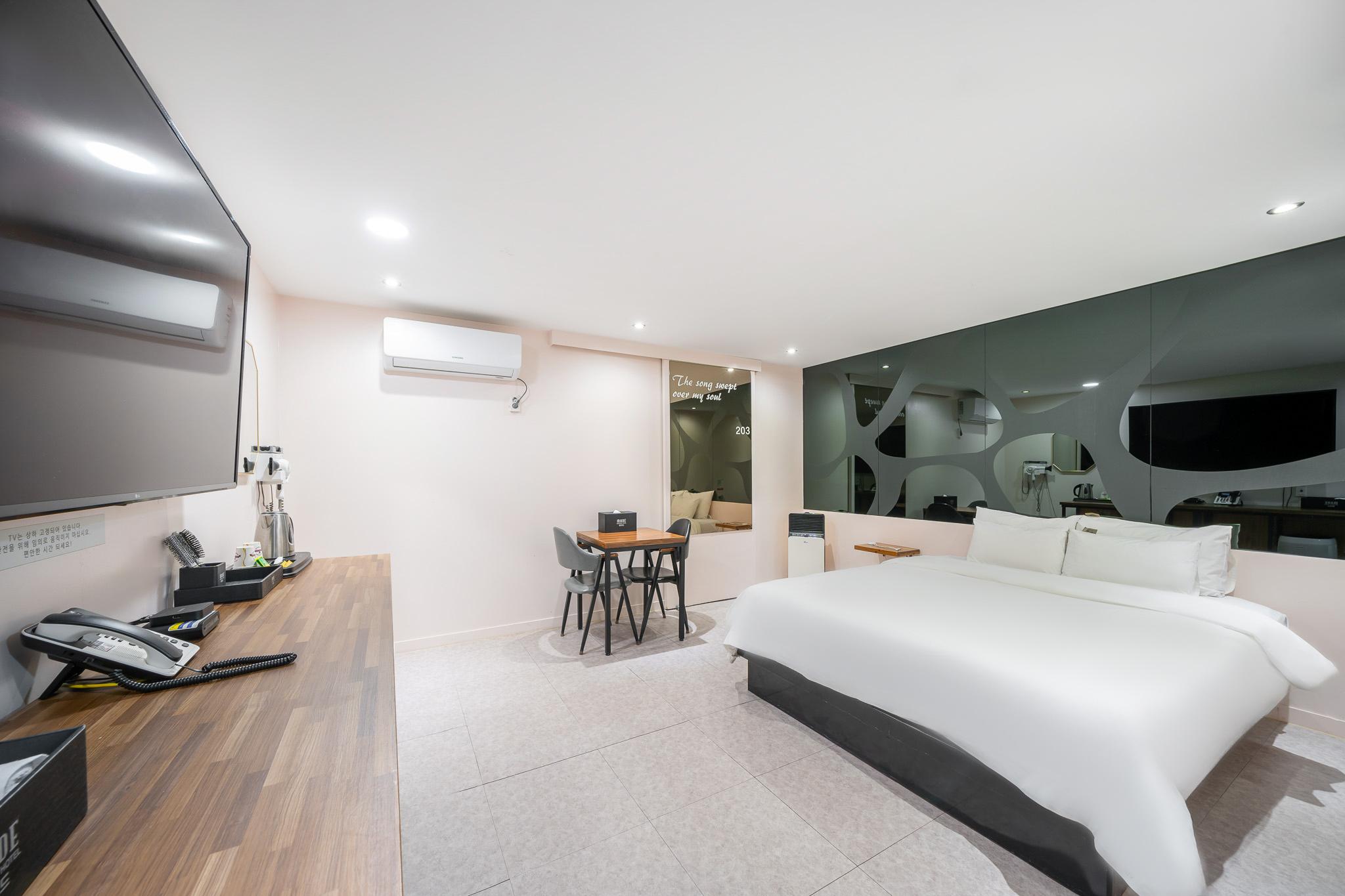 Made Hotel 21/50