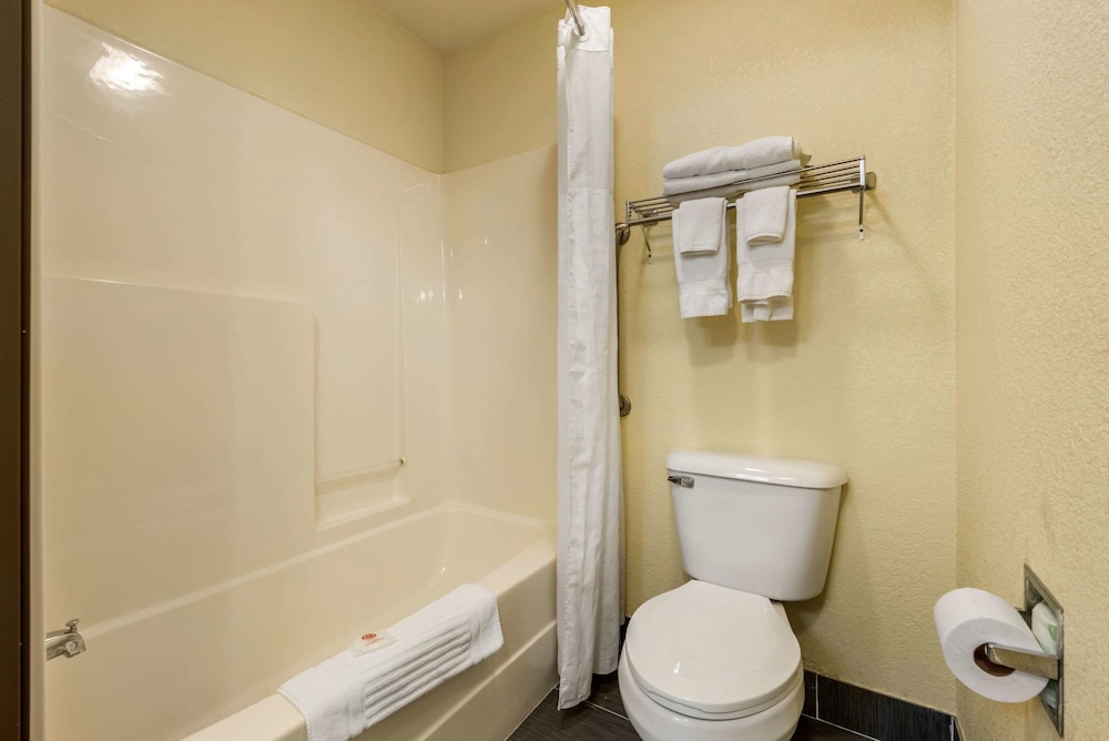 Comfort Inn Warren I-69 9/30