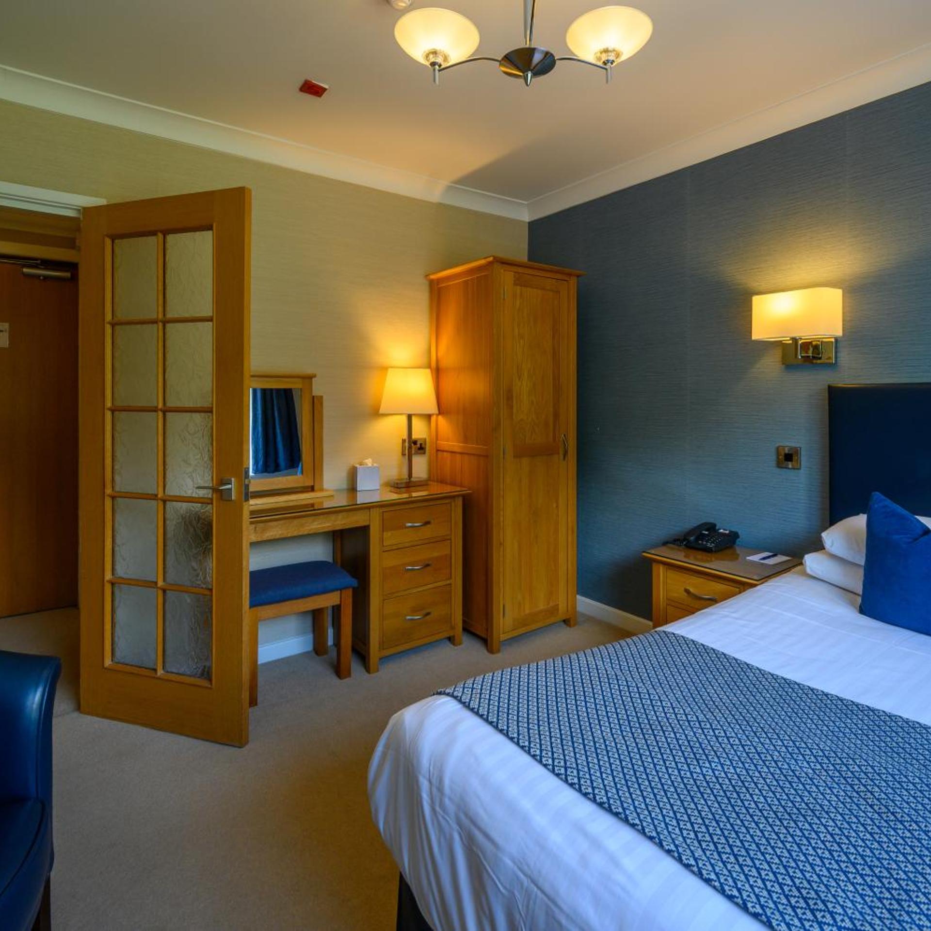غرفة بسرير مزدوج بإطلالة على الحديقة، Trefeddian Hotel 3/8