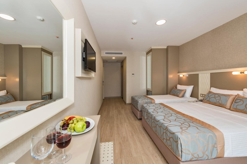 Marcello Hotel 23/65