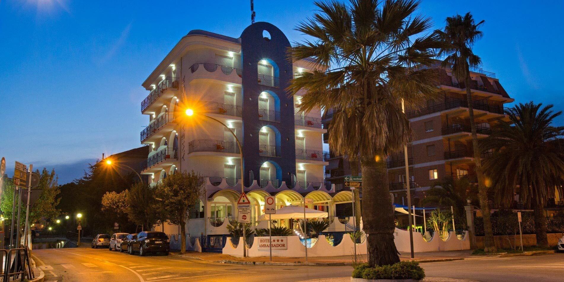 Hotel Ambassador 4/50