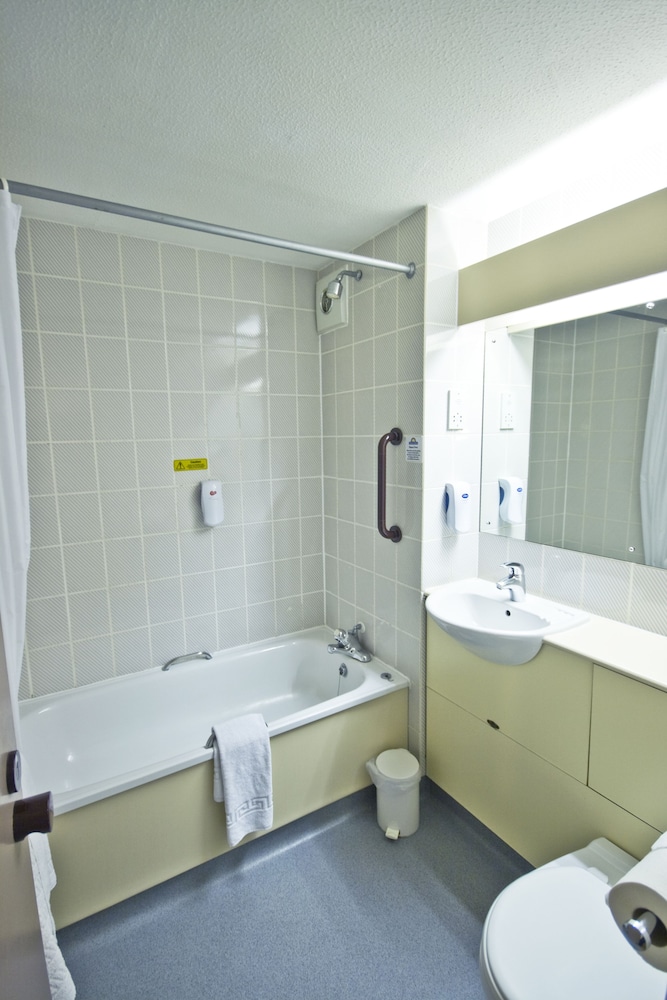 Days Inn by Wyndham Sedgemoor M5 7/12