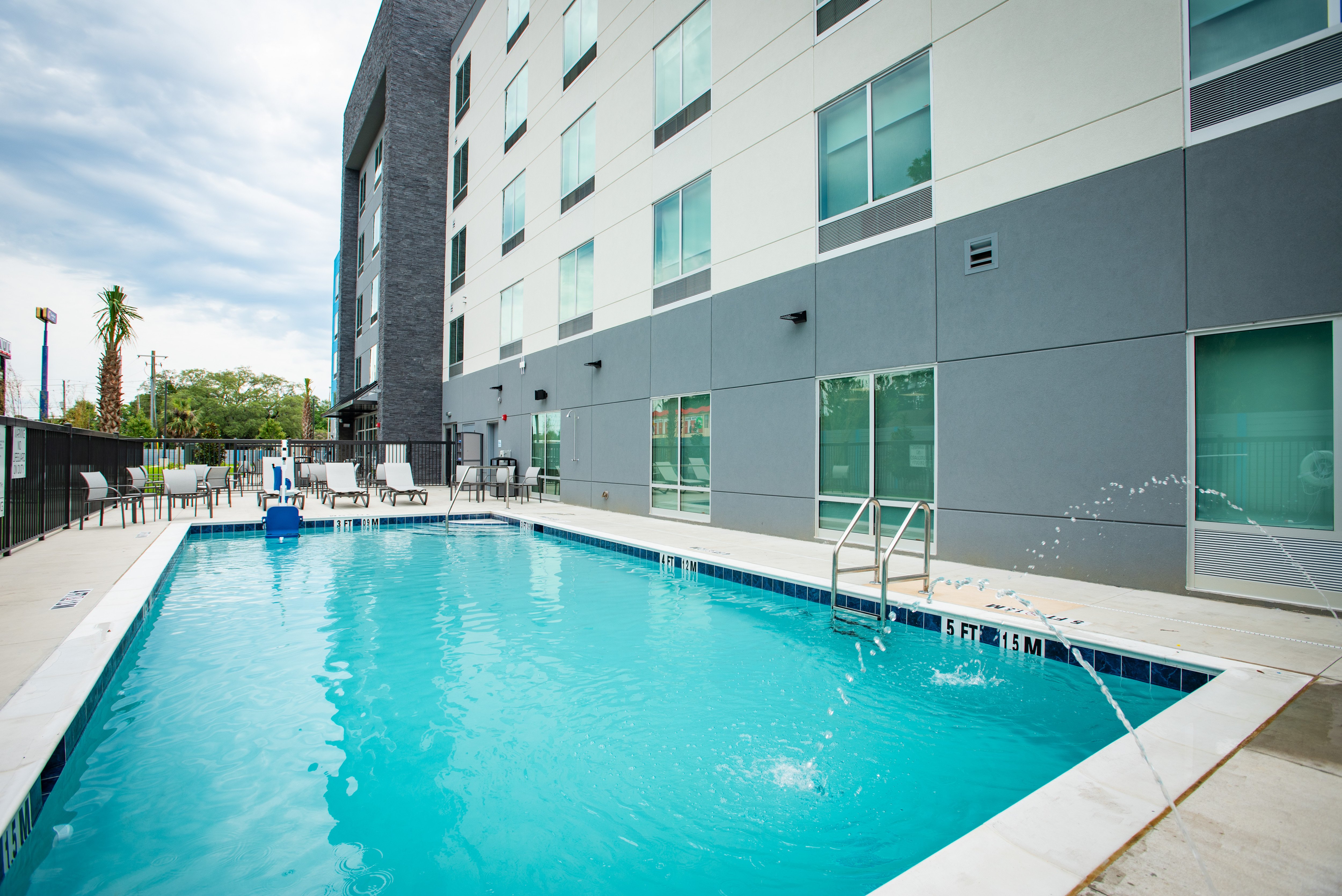 Holiday Inn Express & Suites Pensacola Airport North - I-10 1/28