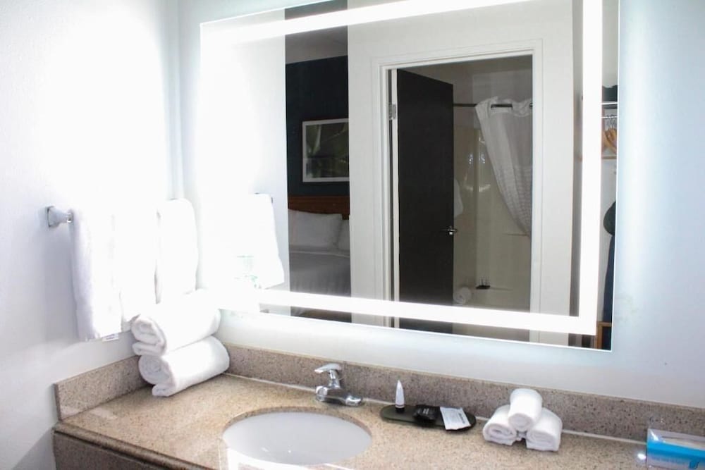 غرفة بسريرين مزدوجين، La Quinta Inn & Suites by Wyndham Lakeland East 5/6