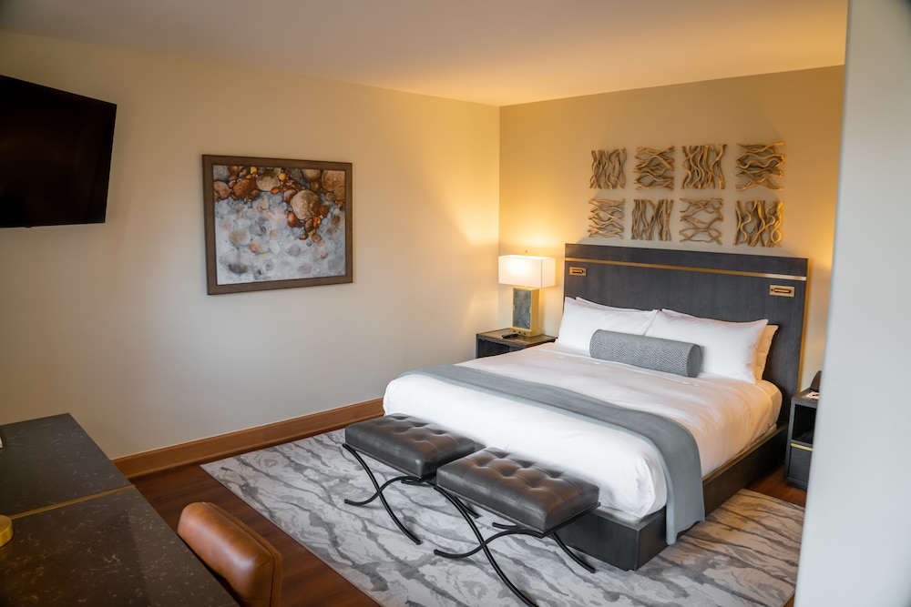 CLUB, DELUXE, LODGE, SUITE, KING BED