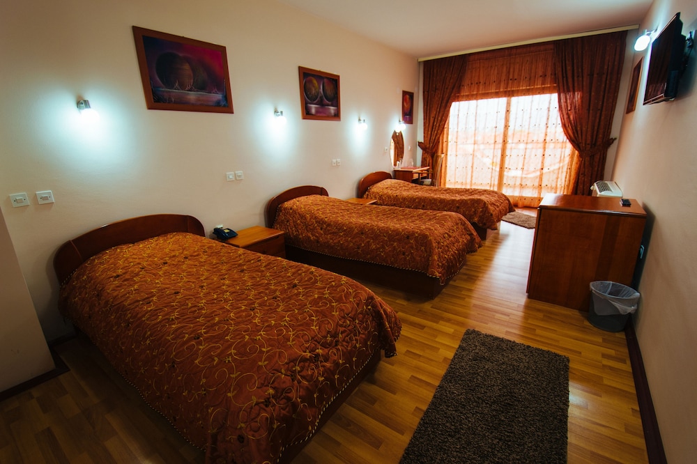 Kristal Palace Hotel 36/71