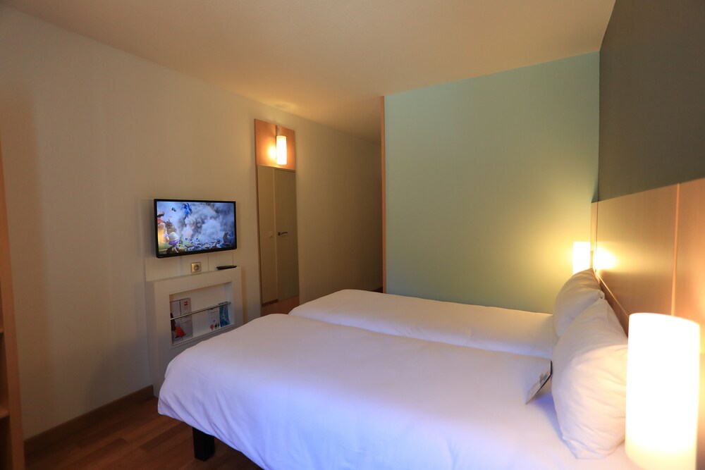 Ibis Aurillac 24/63
