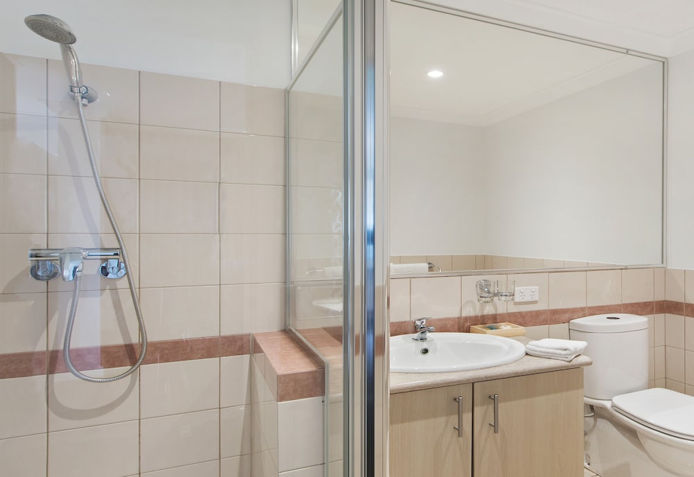 The Peninsula Riverside Serviced Apartments 71/73