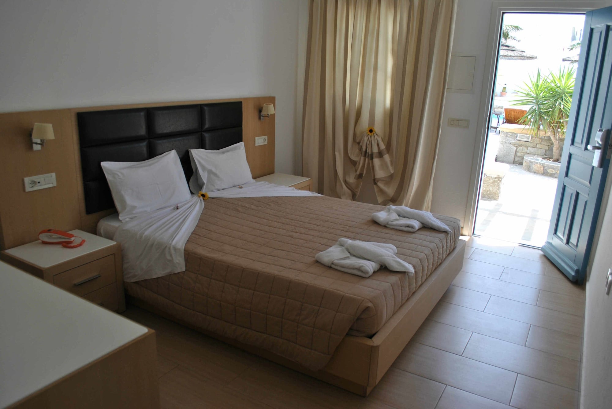 ECONOMY, DOUBLE OR TWIN BED