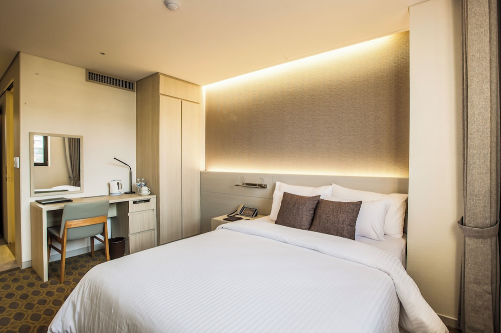 BUSINESS, DOUBLE BED