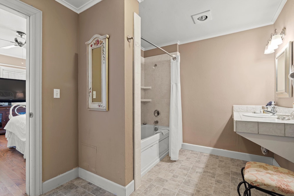 Cinnamon Bear Creekside Inn 59/59