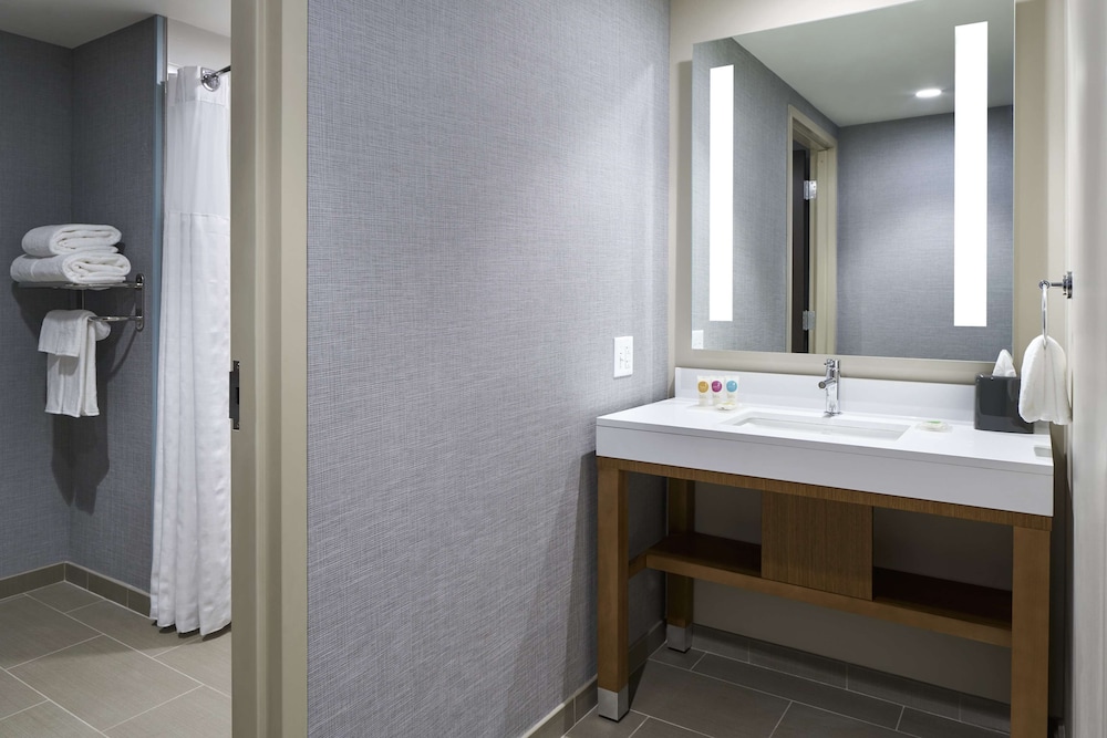 Hyatt Place Wilmington Riverfront 64/66