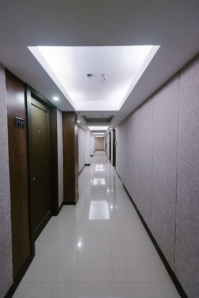 J7 Hotel Iloilo 5/53