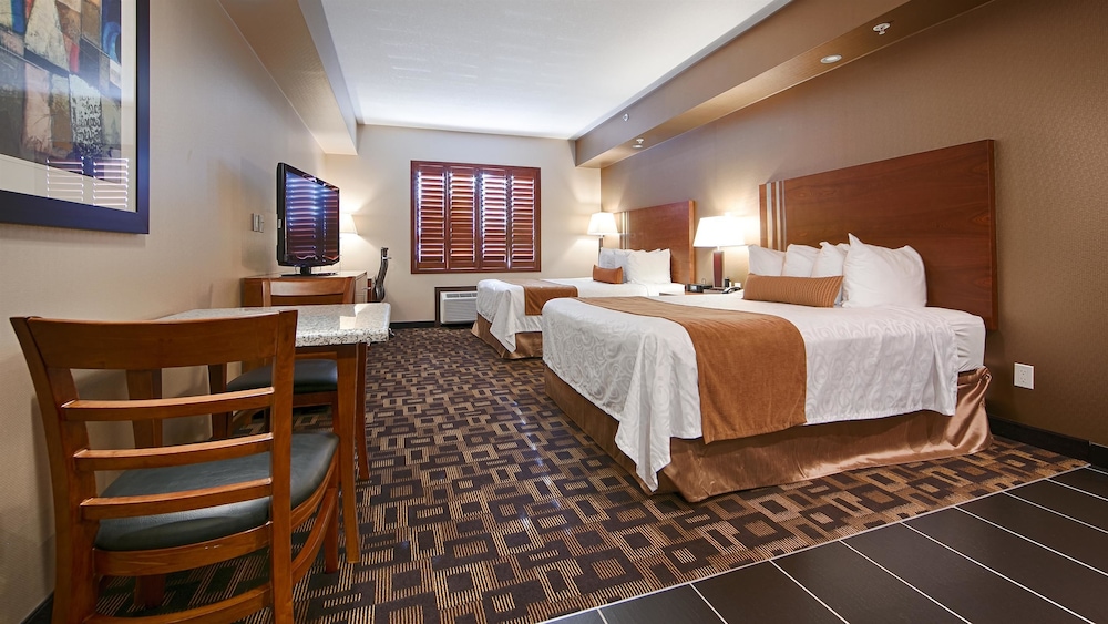 Days Inn By Wyndham Redwater 8/25