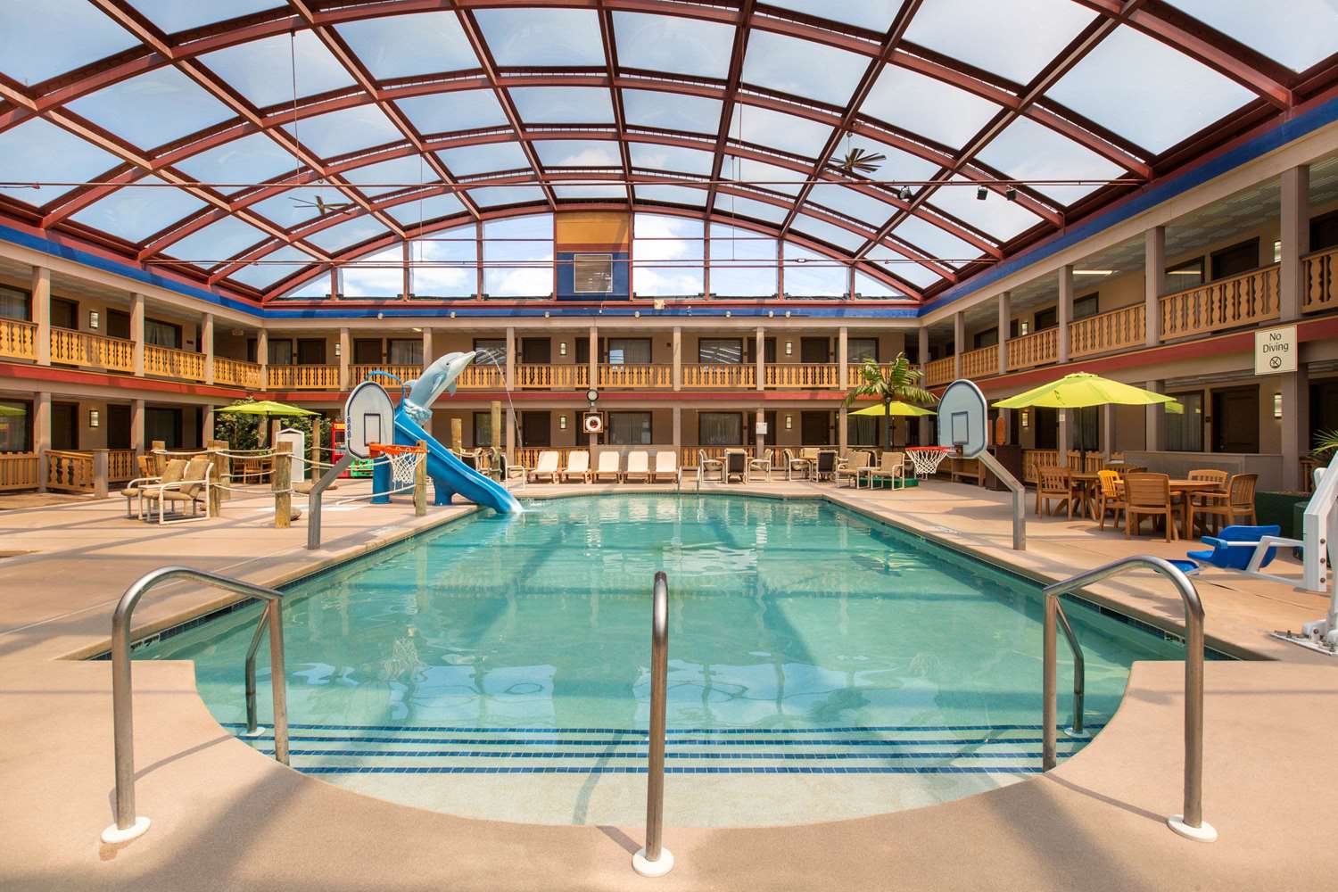 AmericInn by Wyndham La Crosse Riverfront Conference Center 28/45