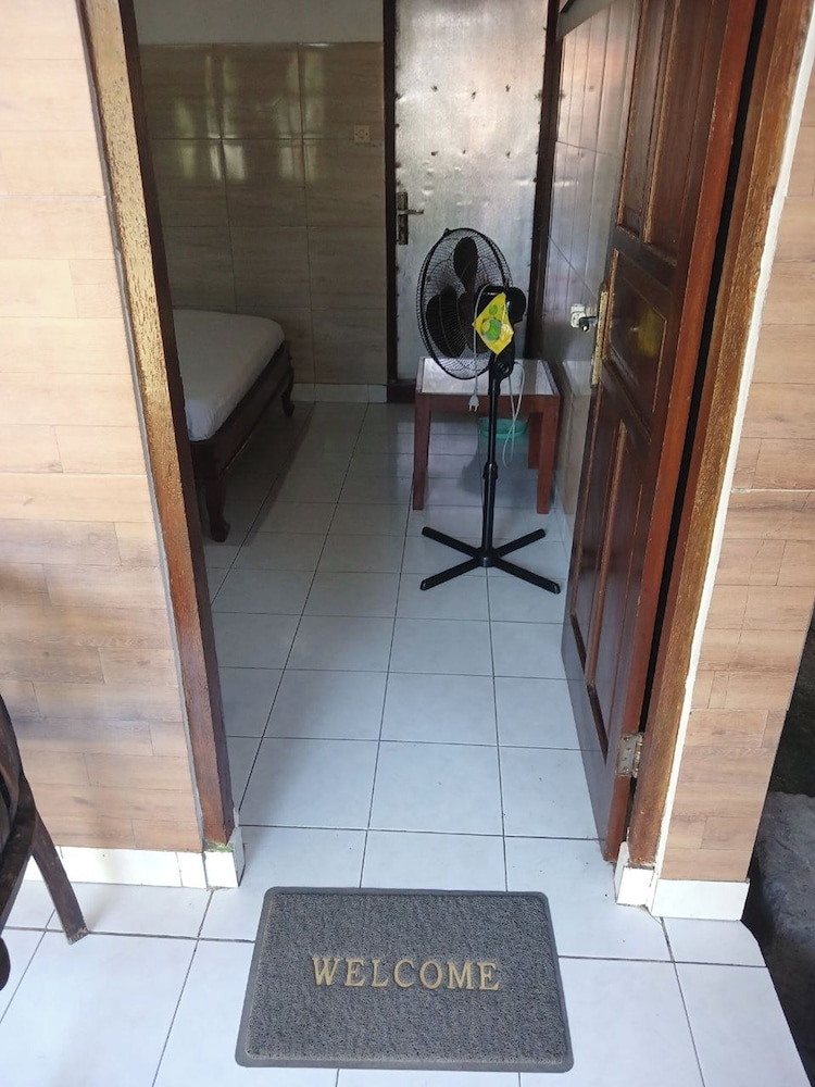 Hotel Tara Bar & Resto Air Sanih by ZUZU 34/57