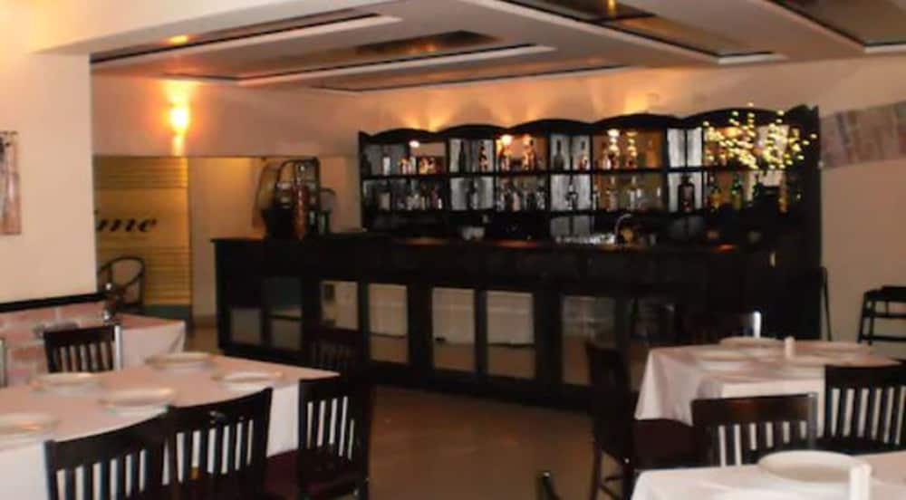 Hotel La Alhondiga 51/58