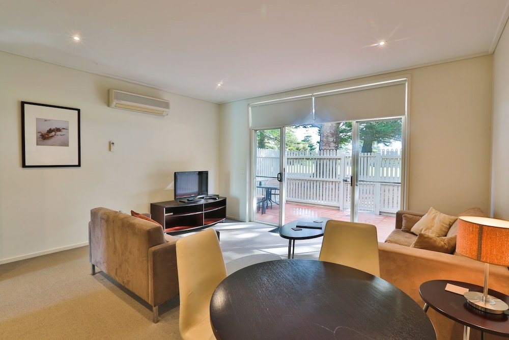 Lady Bay Resort 26/36