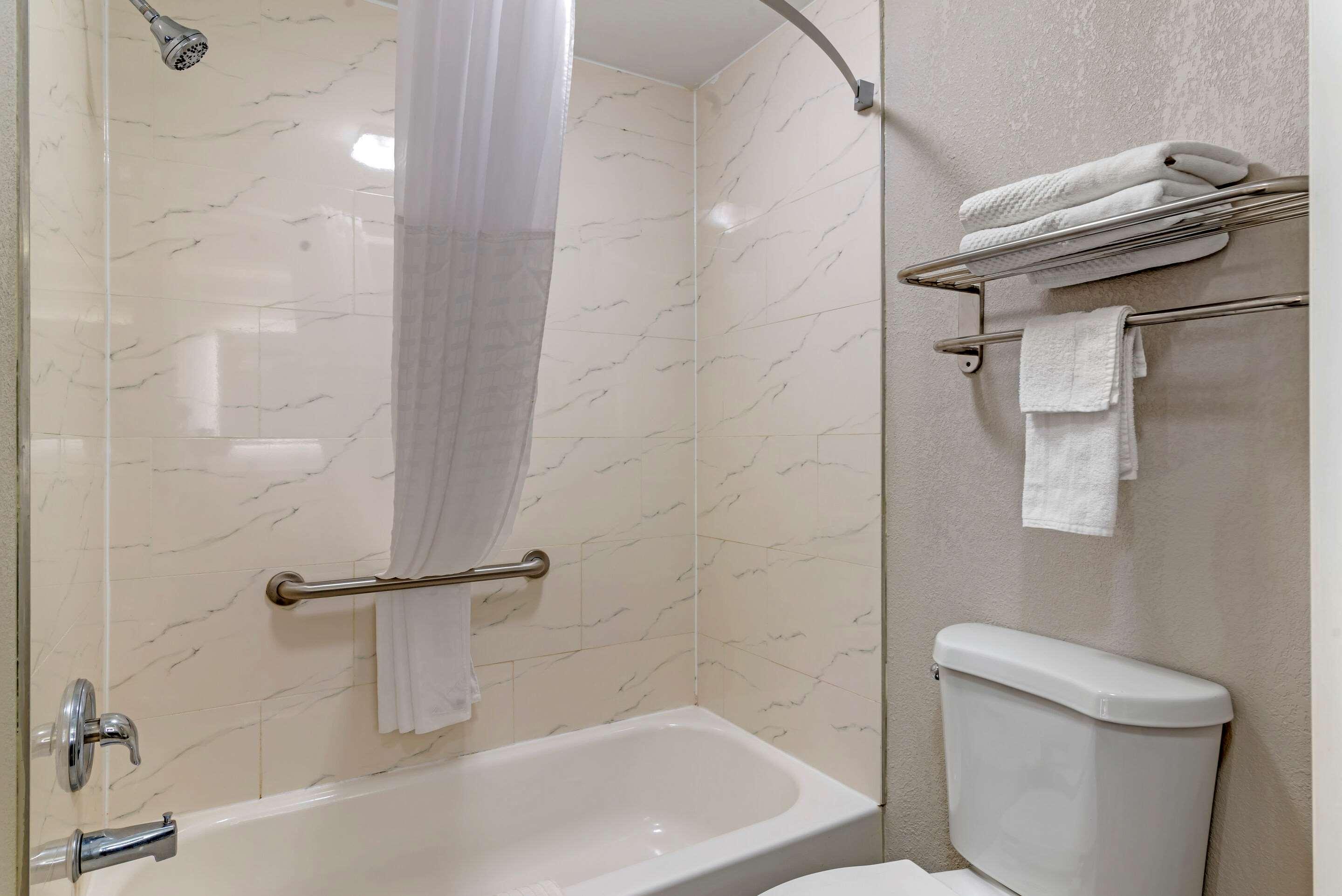 غرفة بسرير كينج، Quality Inn Newnan - Atlanta South 6/6
