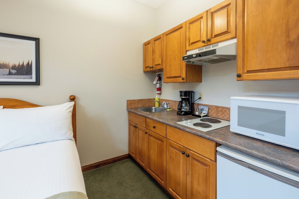 Sundance Lodge 21/22