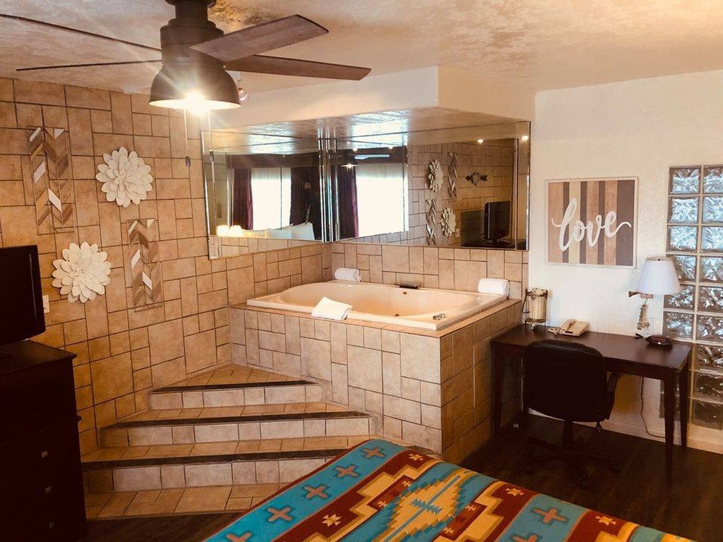 The Classic Desert Aire Hotel 26/34