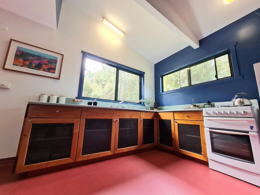 HUON BUSH RETREATS 15/50
