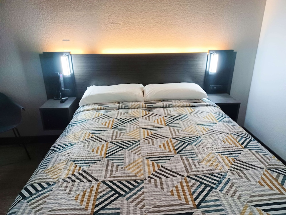 Motel6 Fresno - Blackstone North 10/28
