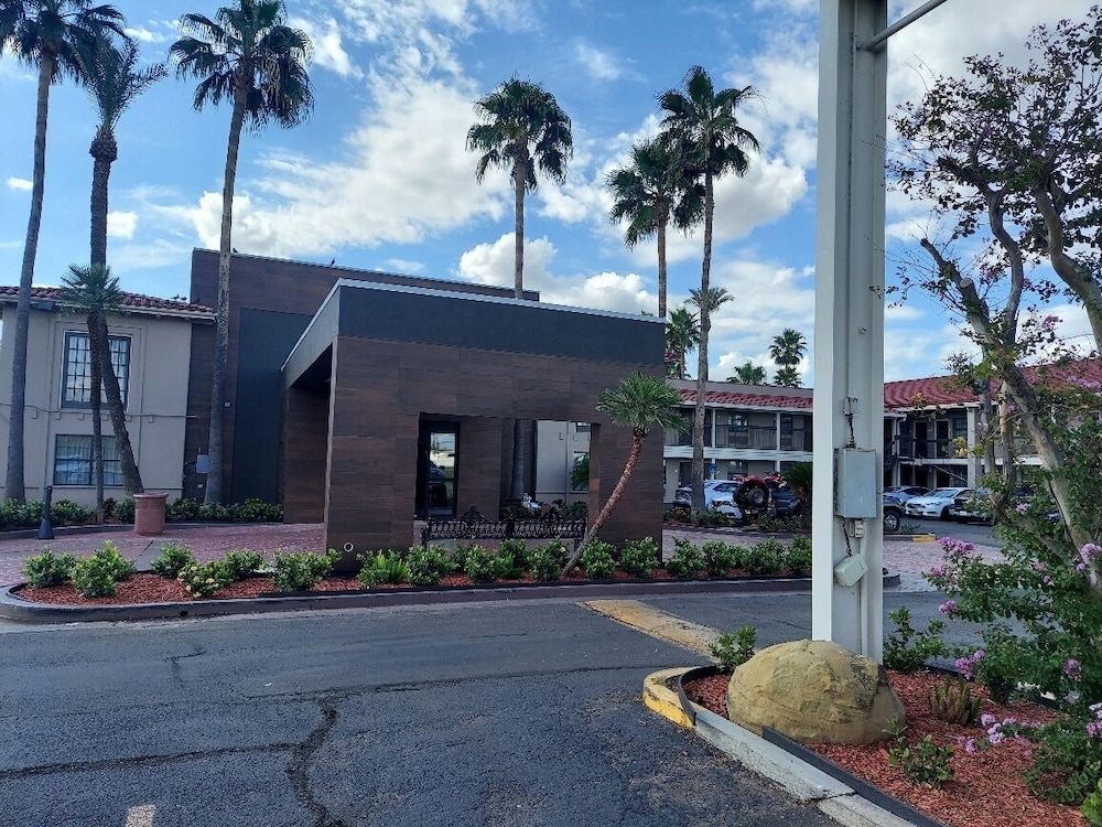 La Quinta Inn Laredo I-35 11/39