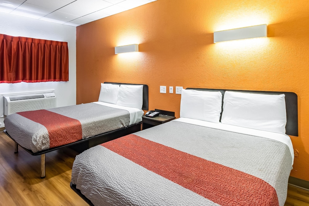 Motel6 Elizabeth, NJ - Newark Liberty Intl Airport 18/45