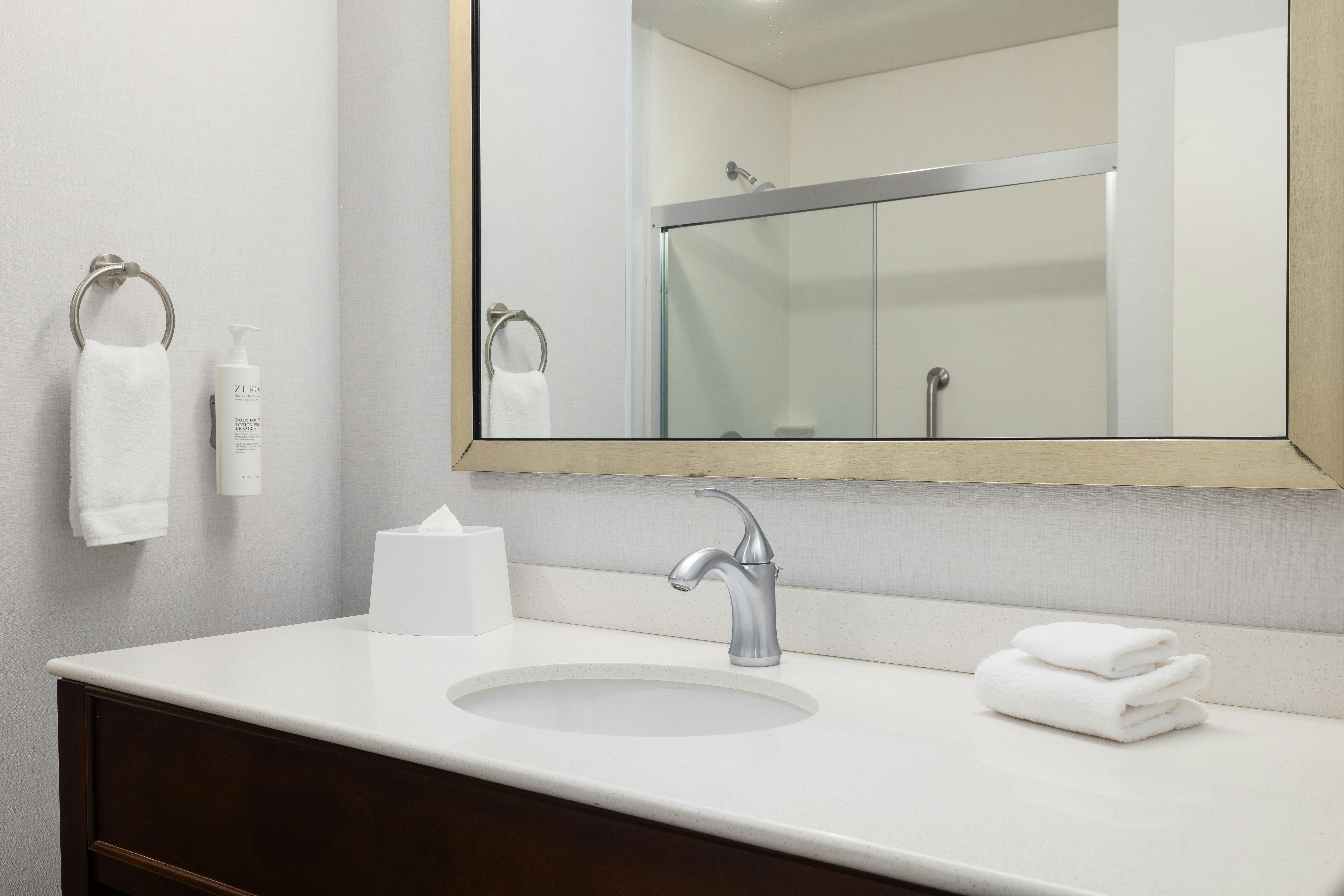 غرفة بسرير كينج لذوي الإعاقة، Hampton Inn And Suites Roanoke-Downtown 6/7