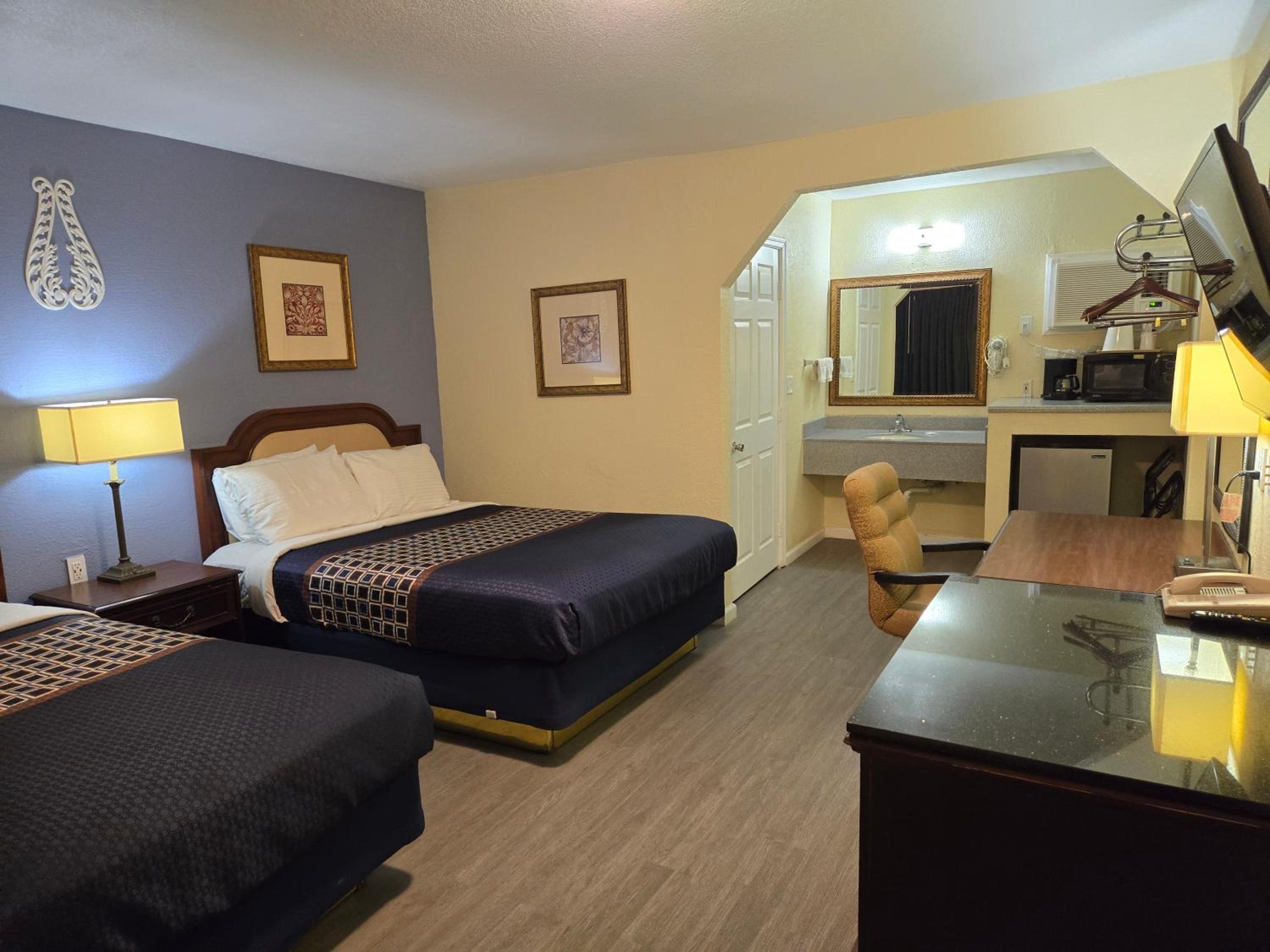 Type A, 2 Queen Beds 3/5