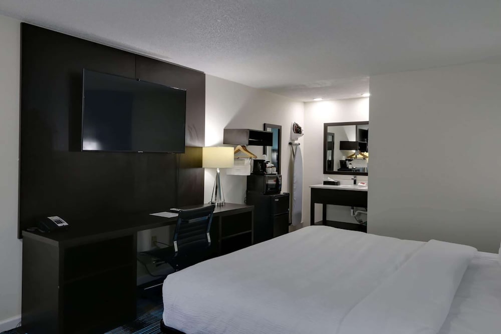 Travelodge by Wyndham Calhoun South I-75 12/40
