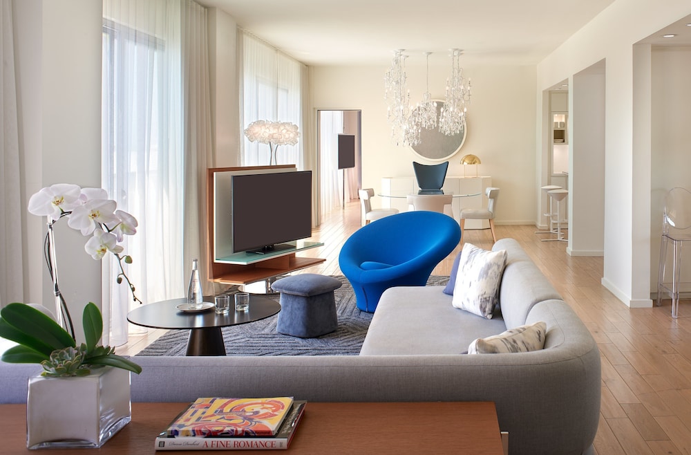 The Valorian Los Angeles, Curio Collection by Hilton 42/87