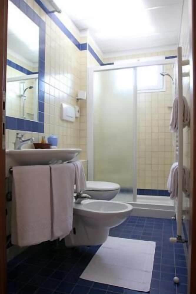 APARTHOTEL LA PINETA 30/32