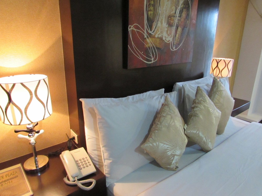 Oyster Plaza Hotel 33/37