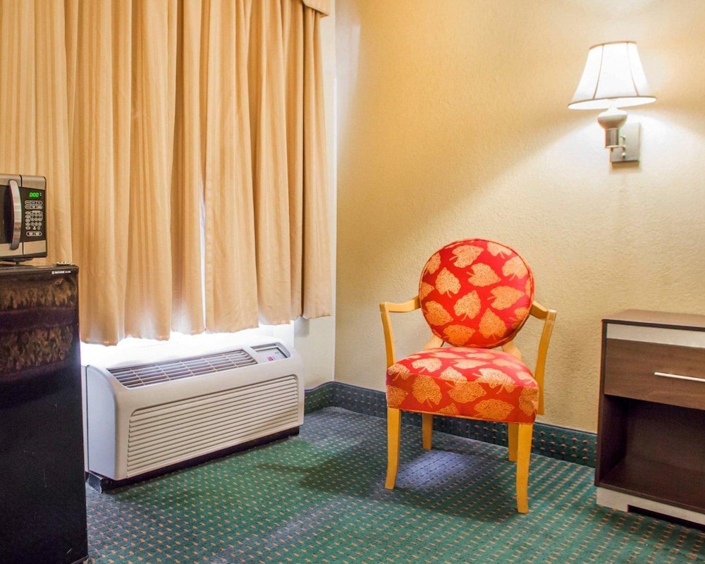 Rodeway Inn Mount Laurel Hwy 73 24/27